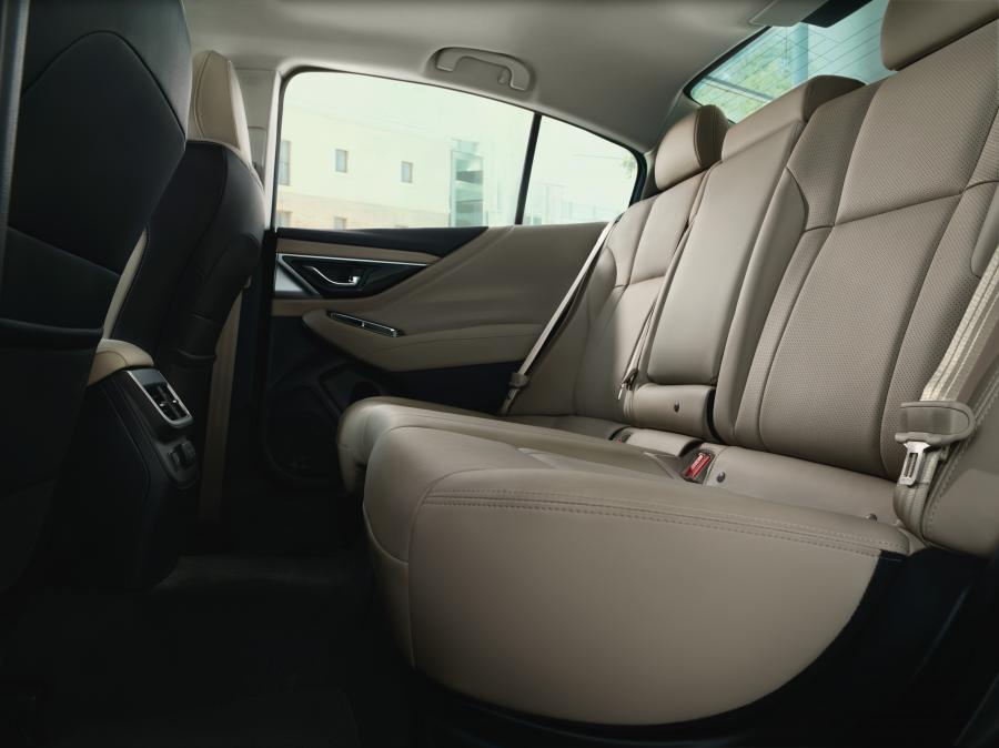 Интерьер Subaru Legacy 2019 года  (NA) (фото 8 из 13)